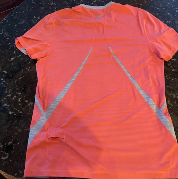 Lululemon orange gym t-shirt with gray design - Picture 3 of 5